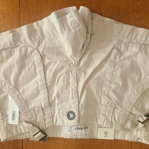 Size0 cream Old Navy tan shorts
